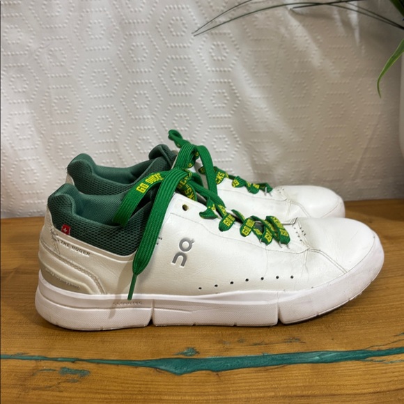 On Running Shoes - On Cloud Roger Women’s shoe Oregon Ducks